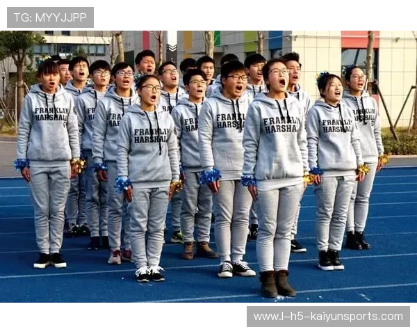 中国体操新人在分项赛中以高难动作博得关注
